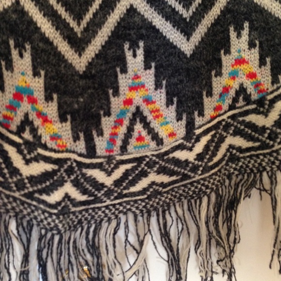 NWOT  Cape with sleeves by AMIA one size - Picture 7 of 8